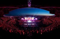 「NiziU Live with U 2023 “ココ！夏 Fes.” -Stadium Special-」の様子。（撮影：田中聖太郎）