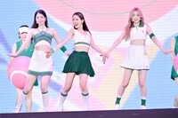 左からAYAKA、MAKO、MIIHI。（撮影：田中聖太郎）