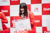 遠藤さくらが描いた「DARS」の新イメージキャラクター“DARSだだ大好きくん”。