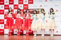 左から梅澤美波、遠藤さくら、井上和、与田祐希、菅原咲月、田村真佑。