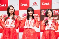 左から梅澤美波、遠藤さくら、井上和。