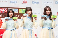 左から与田祐希、菅原咲月、田村真佑。