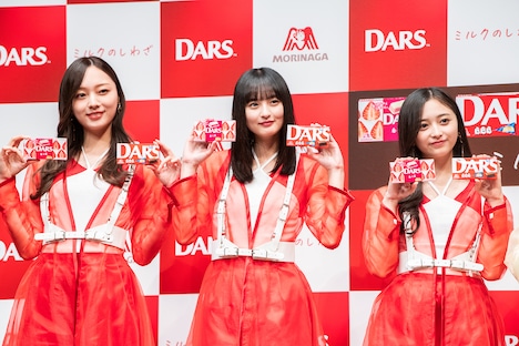 左から梅澤美波、遠藤さくら、井上和。