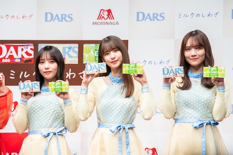 左から与田祐希、菅原咲月、田村真佑。