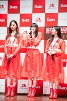 左から梅澤美波、遠藤さくら、井上和。