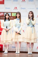 左から与田祐希、菅原咲月、田村真佑。