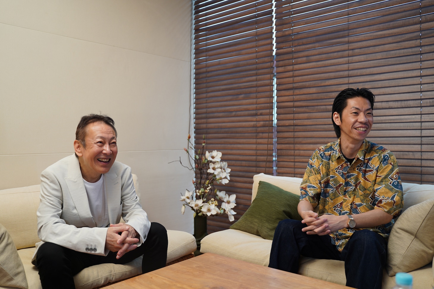 左から堀川りょう、呂布カルマ。