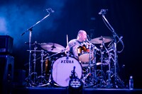 亀井亨（Dr）（撮影：藤井拓）