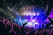 FUNKY MONKEY BΛBY'S「太陽の街ツアー」追加公演の様子。