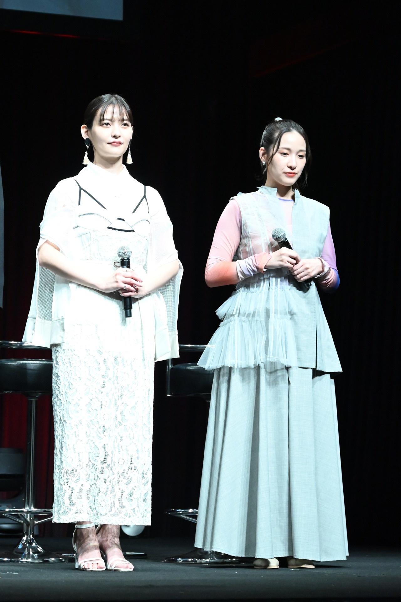 左から上坂すみれ、伊波杏樹。