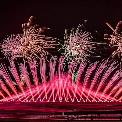 IMP.「CRUISIN'」とコラボレーションした花火のイメージ。