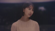 玉井詩織「Sepia」ミュージックビデオより。