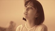 玉井詩織「Sepia」ミュージックビデオより。
