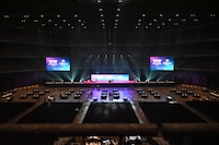 ミドルスタンド（LEVEL 5）最前列から見たステージ。