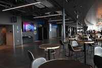 アッパーホワイエ（LEVEL 7）の様子。