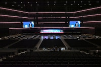 ロアースタンド（LEVEL 3）最後列から見たステージ。