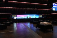 アリーナエリアから見たステージ。