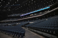 アリーナエリアから見たスタンドの様子。