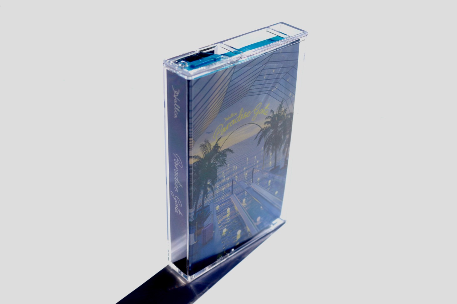HALLCA「PARADISE GATE」カセットテープのイメージ。