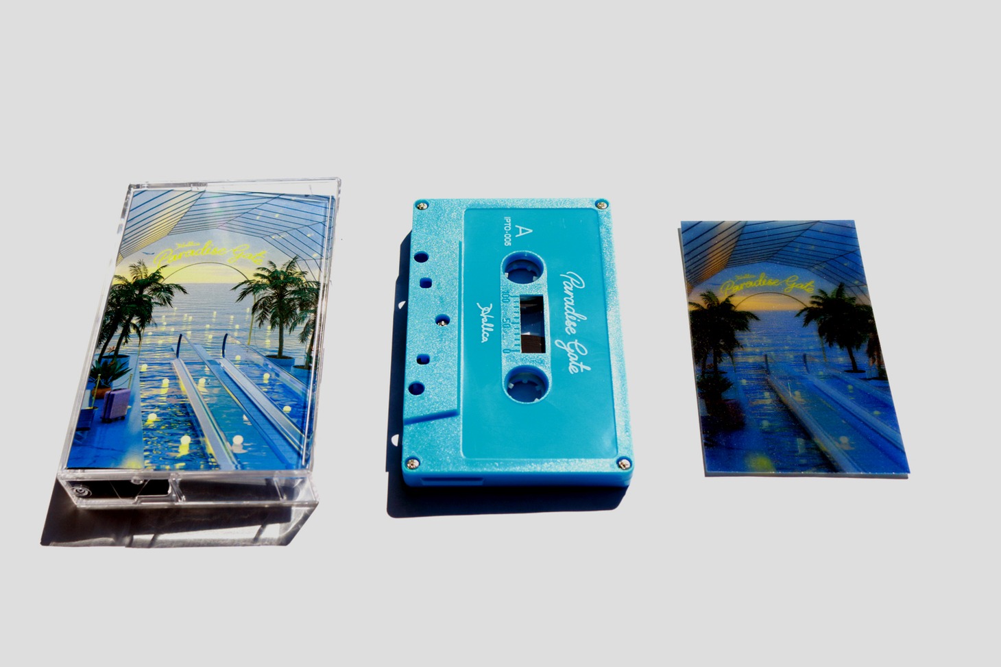 HALLCA「PARADISE GATE」カセットテープ（アクア）のイメージ。