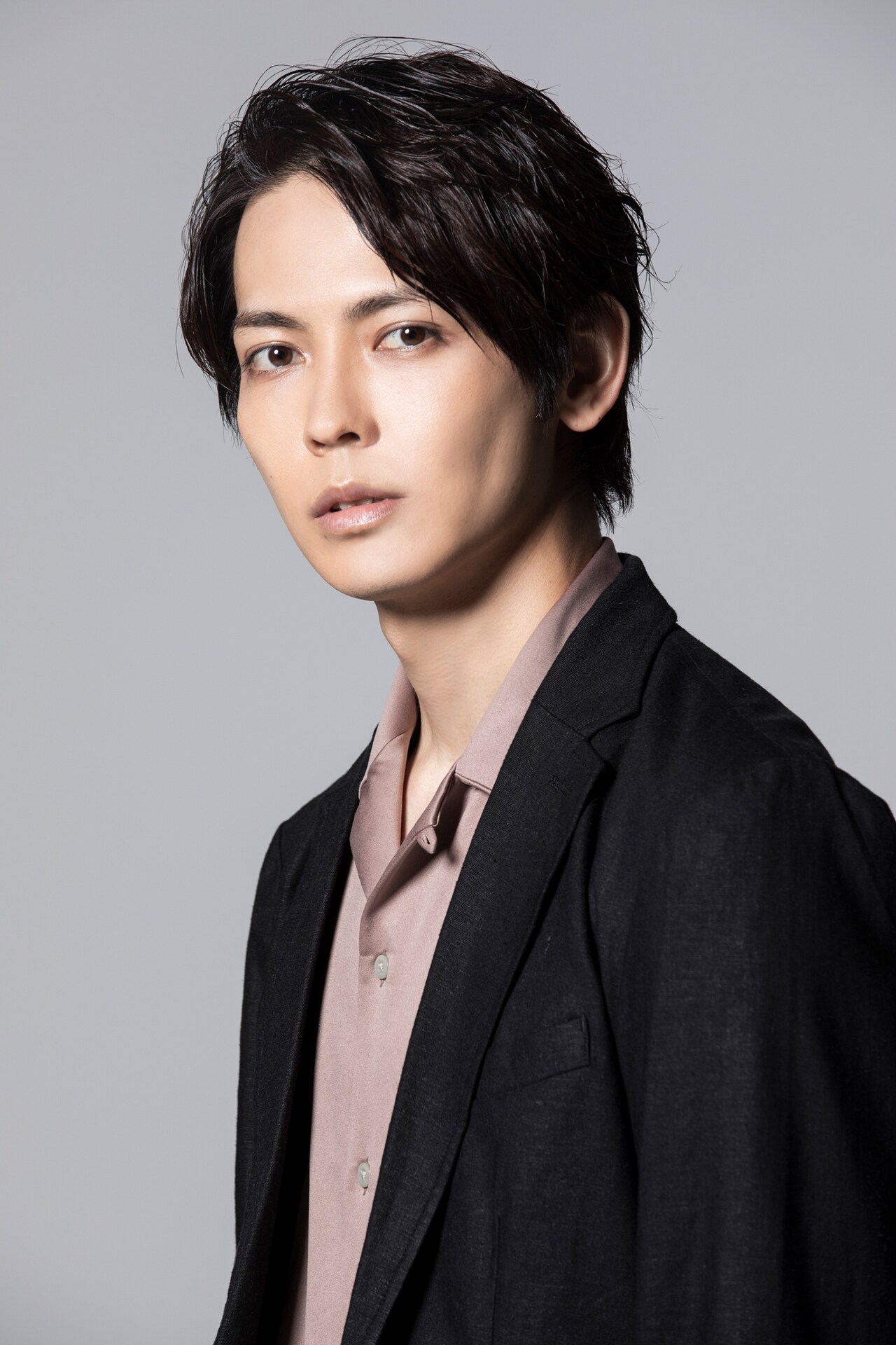 OUAI*ドラマ主演☆松田元太着用カーキ＆ブラック After フーディ Sennyu Sosakan Matsushita Kohei (TV Mini Series 2023) - IMDb