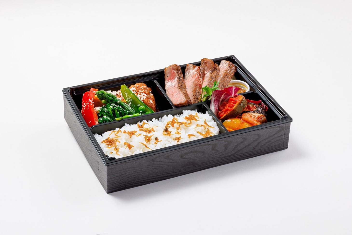 売店で販売される国産牛サーロインステーキ弁当。（提供：株式会社Ｋアリーナマネジメント）