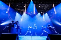 龍宮城「龍宮城 FIRST LIVE TOUR - 2 MUCH -」より。