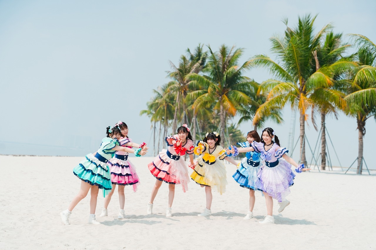 インドネシアのビーチでダンスシーンを撮影する超ときめき♡宣伝部。