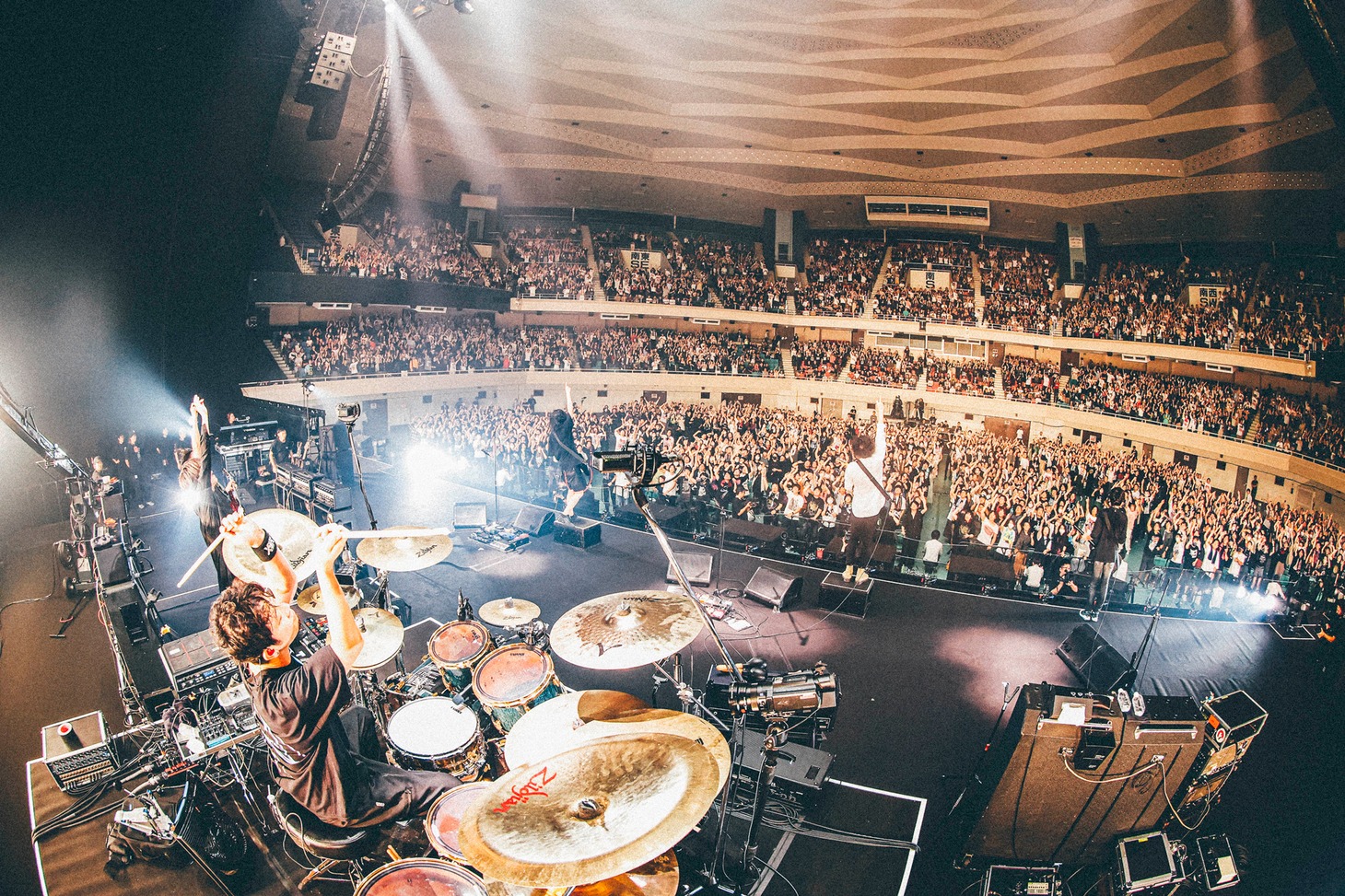 「9mm Parabellum Bullet presents『19th Anniversary Tour』～カオスの百年vol.17～」の様子。（撮影：西槇太一）