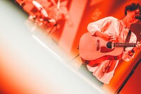 菅原卓郎（Vo, G）（撮影：西槇太一）