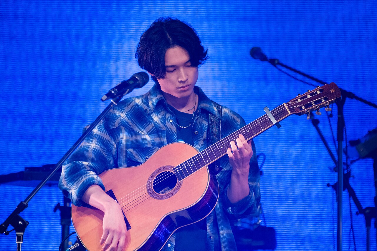 SixTONES 松村北斗 生写真 Amazon.co.jp: Six TONES 公式 生 写真（松村北斗）ST00810 : おもちゃ