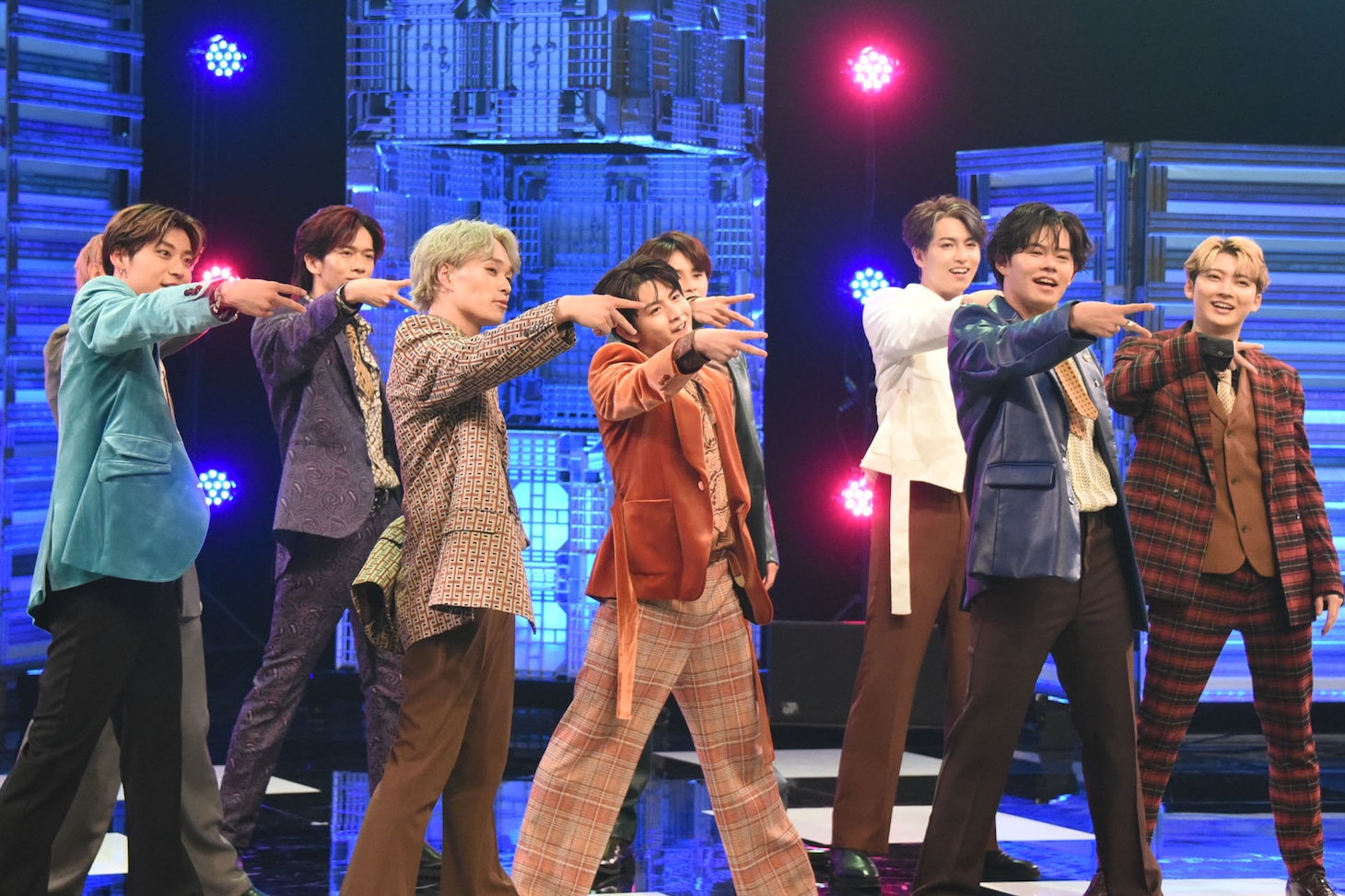「ラキラキ」のスタジオライブの様子。