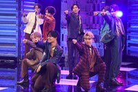 「ラキラキ」のスタジオライブの様子。