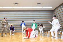 笑い崩れる超特急。