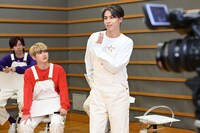 マサヒロのエピソードを披露するタカシ。