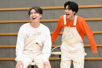 爆笑するタカシとハル。