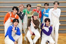 マサヒロを囲む超特急メンバー。