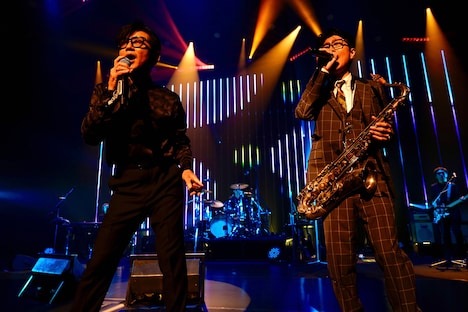 左から藤井フミヤ、藤井尚之。