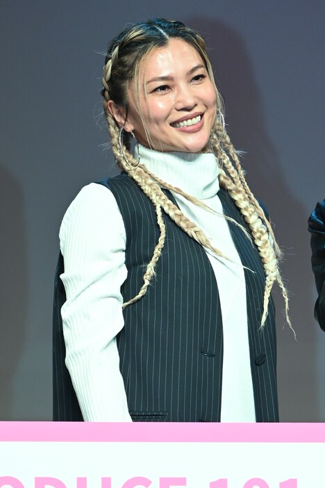 フリーダムな振る舞いで会見を盛り上げた仲宗根梨乃。