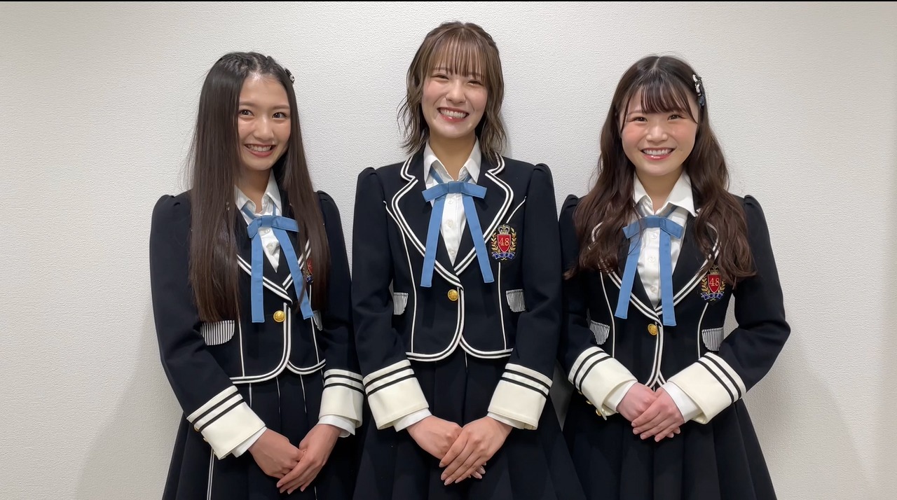 左から塩月希依音、小嶋花梨、出口結菜。