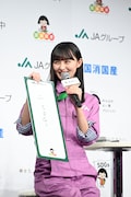 クイズに正解してうれしそうな遠藤さくら。