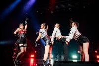 DAN⇄JYO時代の盟友とともにパフォーマンスする桜木心菜（左端）。