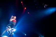 Tシャツを投げる桜木心菜。