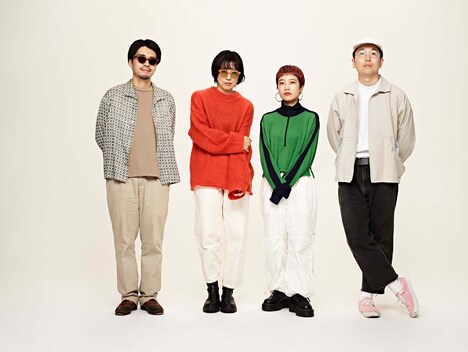 左から岡田拓郎、柴田聡子、まきやまはる菜、浜公氣。