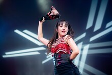 Tシャツを振り回す桜木心菜。