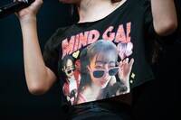 カットアレンジが施された桜木心菜生誕Tシャツ。