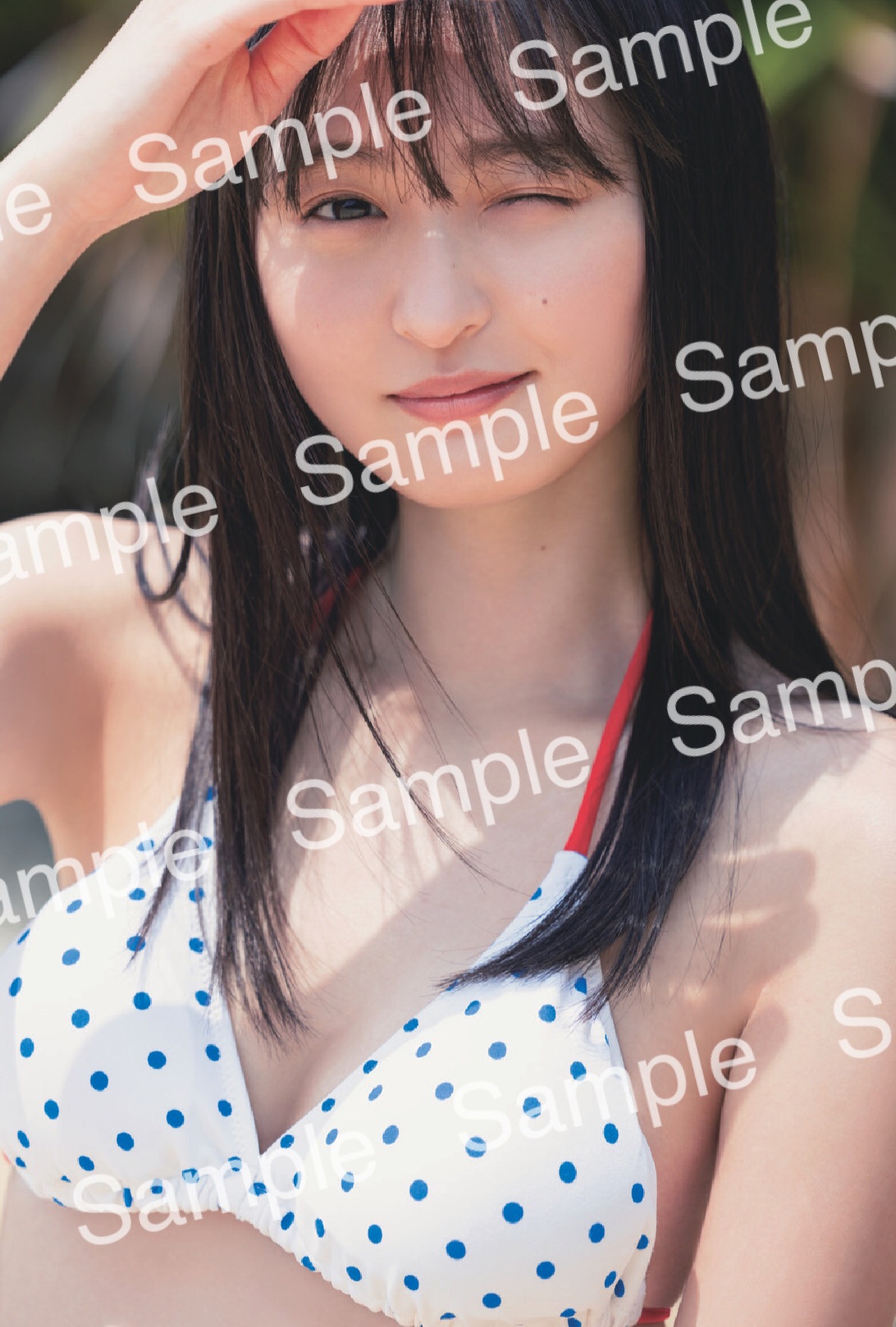 遠藤さくら（乃木坂46）の1st写真集「可憐」より、封入ポストカードの絵柄。（撮影：須江隆治［See］）