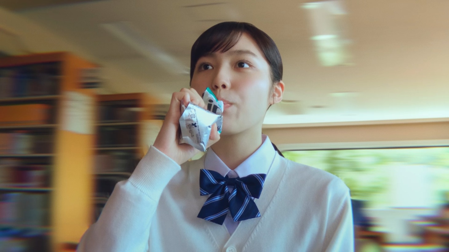 「inゼリーエネルギーブドウ糖」新テレビCM「考えるためのエネルギー」編より。