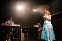 楽しそうな脇田もなり。