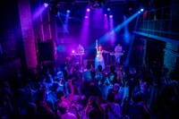 脇田もなりのパフォーマンスに沸くフロア。